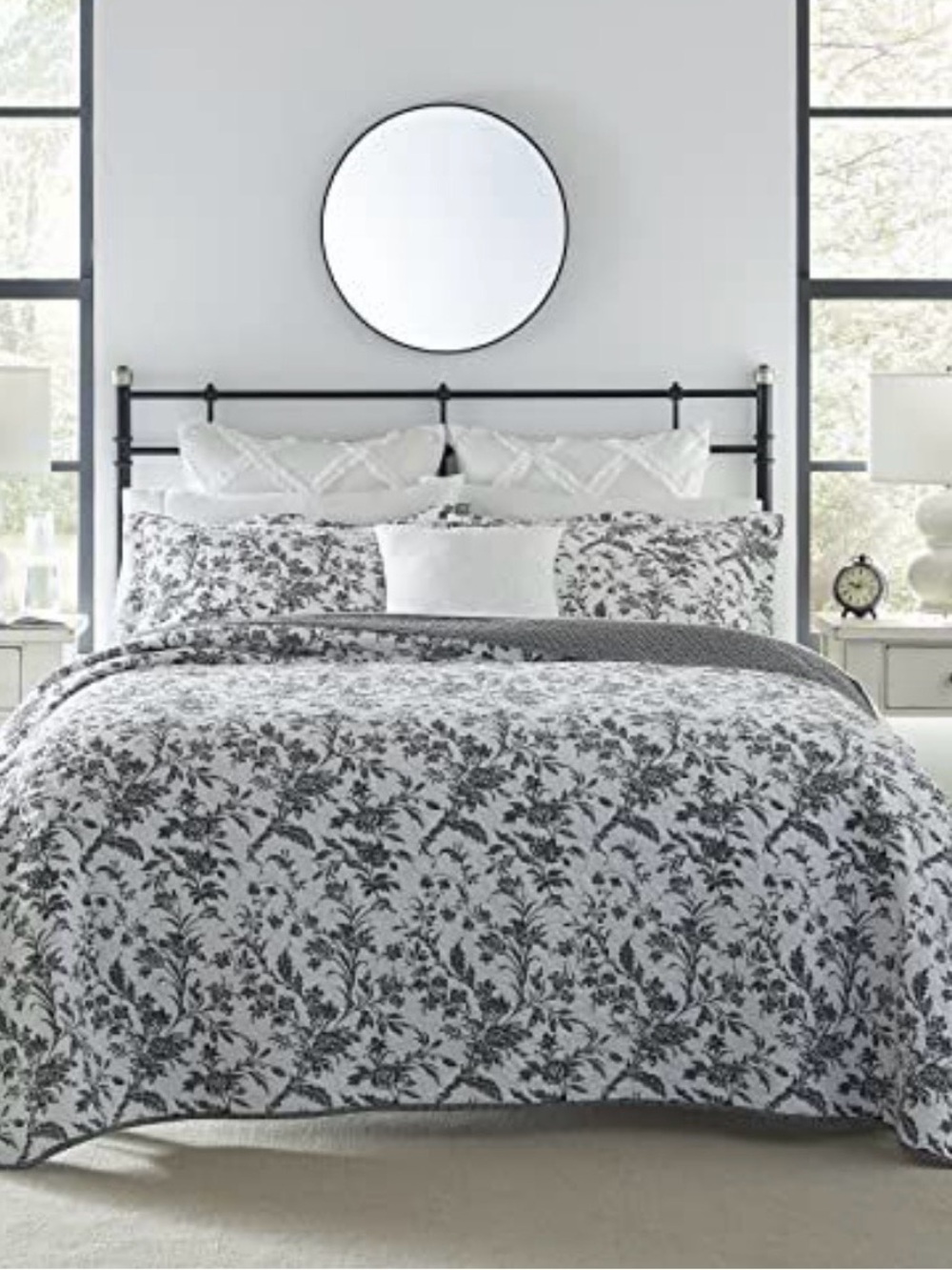 Classic Floral Quilt Set in Gray and White - Unbranded